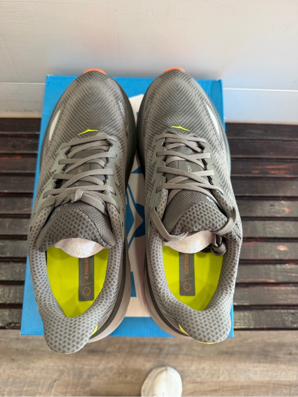 Mens Hoka Clifton 9 GTX - Picture 3 of 5